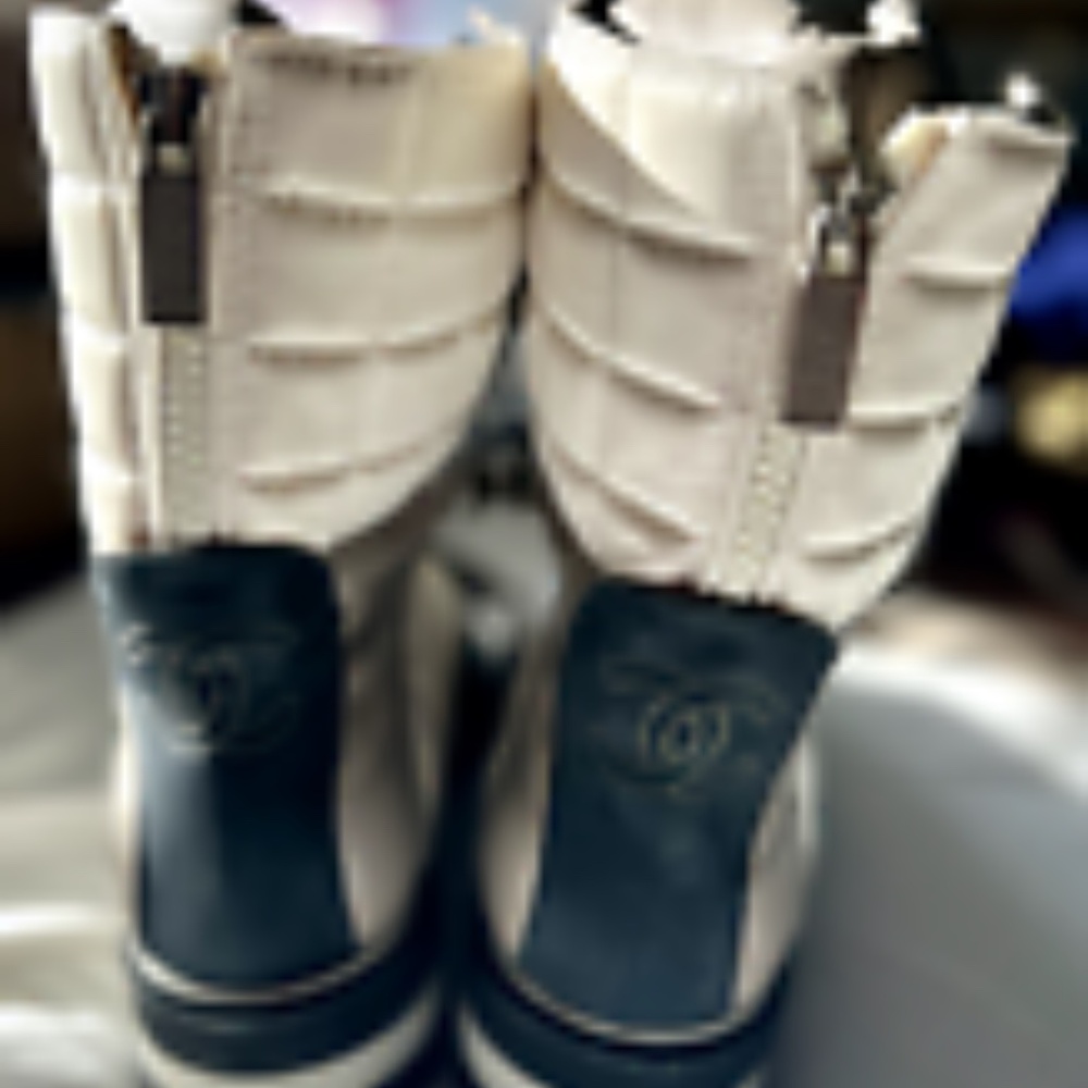 CHANEL Quilted Leather Winter Boots Cap Toe CHANEL CC Logo Size EU 36 - Picture 8 of 14